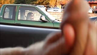 Ана Фокскс и замокот Џони во жешкиот пријател на Моите сестри - 2022-02-24 06:37:17