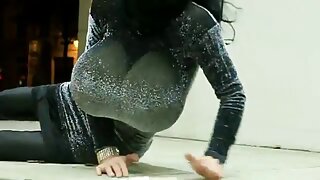 Видеото со „Bubble Butt“ се појави (Лили Хол) - 2022-04-20 01:02:23
